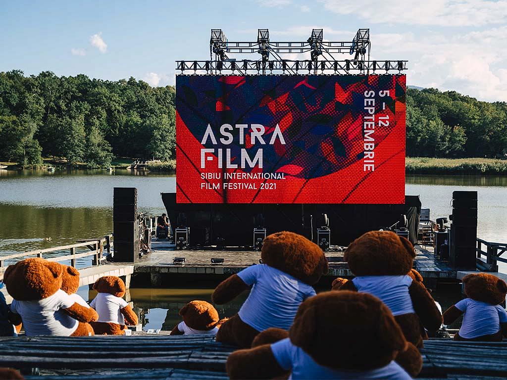 Recenzia filmului românesc: Astra, One World Brasov, Moldox, Miei îi lipsește răzbunarea