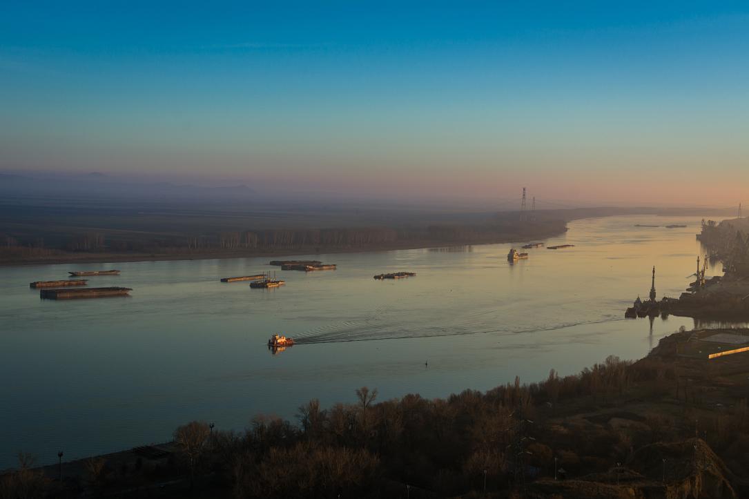 Nivelurile scăzute ale apei în porturile românești dunărene blochează zeci de nave