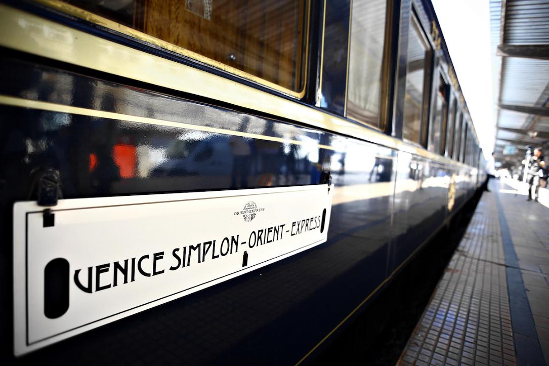 Luxury train Orient Express arrives in Romania