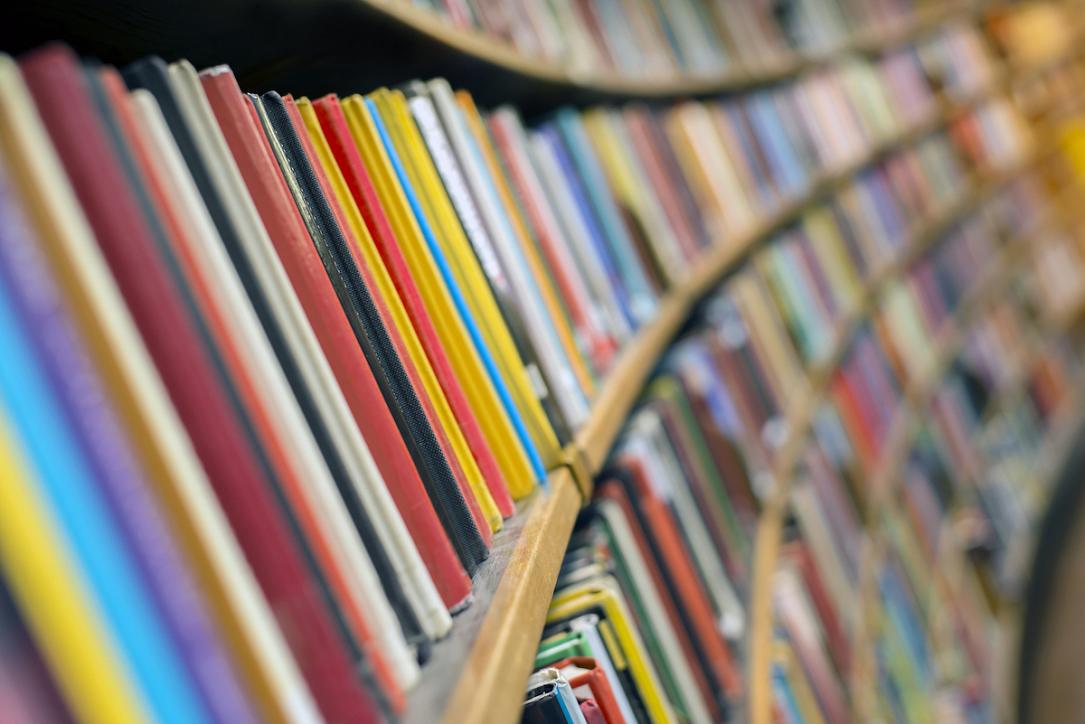 Jumătate dintre bibliotecile publice din România au fost închise între 1990 și 2022