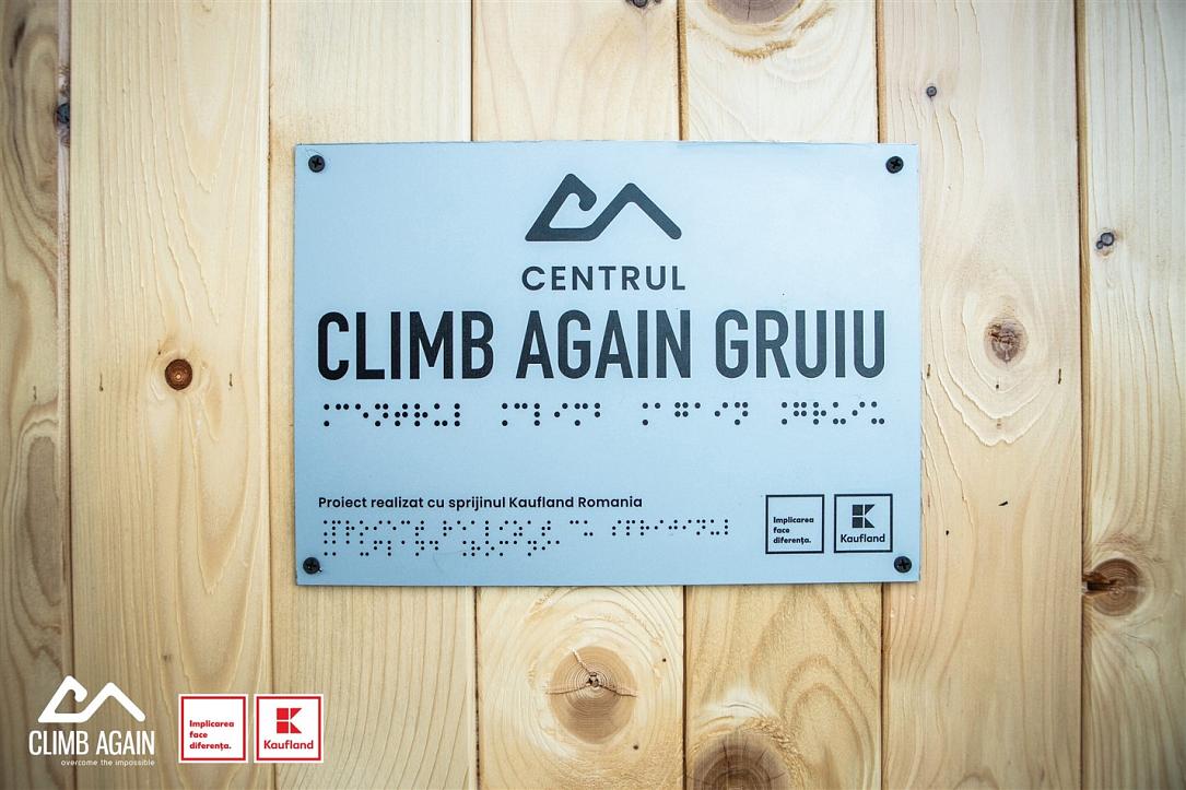 Climb Again și Kaufland România deschid un nou centru de terapie pentru alpinism pentru copiii cu dizabilități