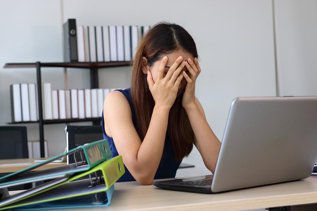Peste două treimi dintre angajații români sunt epuizați, deprimați sau anxioși