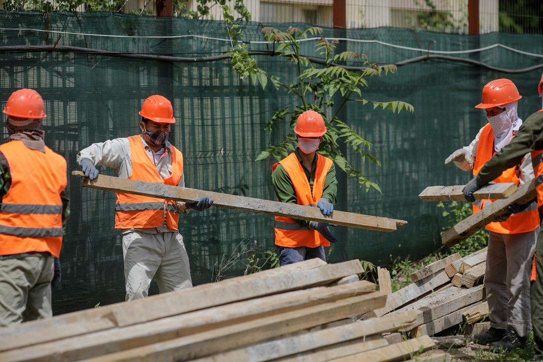 România era supărată de fluxul continuu al muncitorilor săi străini către Europa de Vest