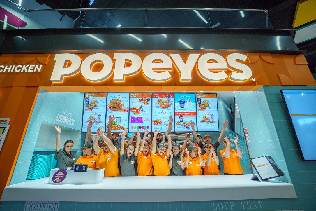 Popeyes România deschide primul restaurant drive-thru