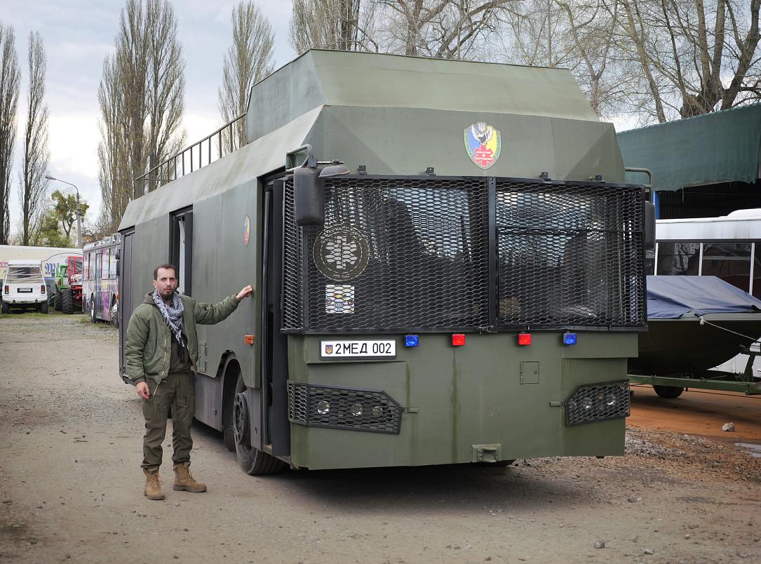 Donatori români finanțează vehicule blindate personalizate pentru Ucraina