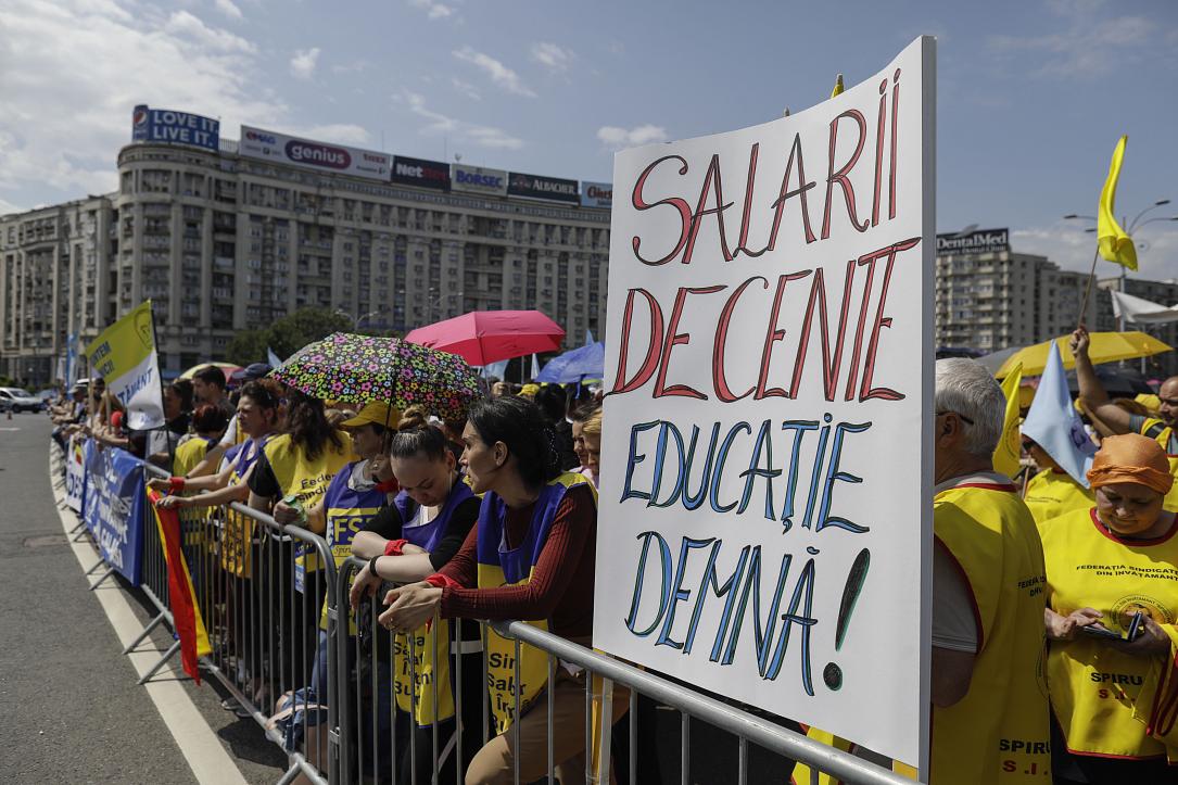 Guvernul României îndulcește oferta profesorilor greviști
