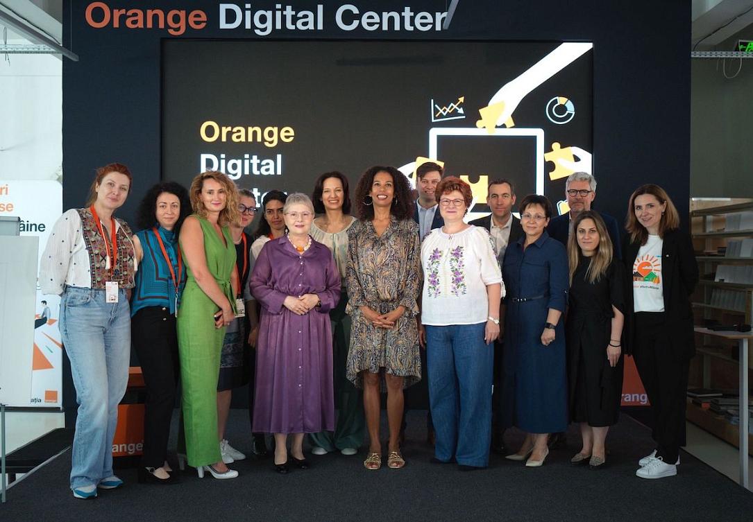Orange deschide un centru de educație digitală în România
