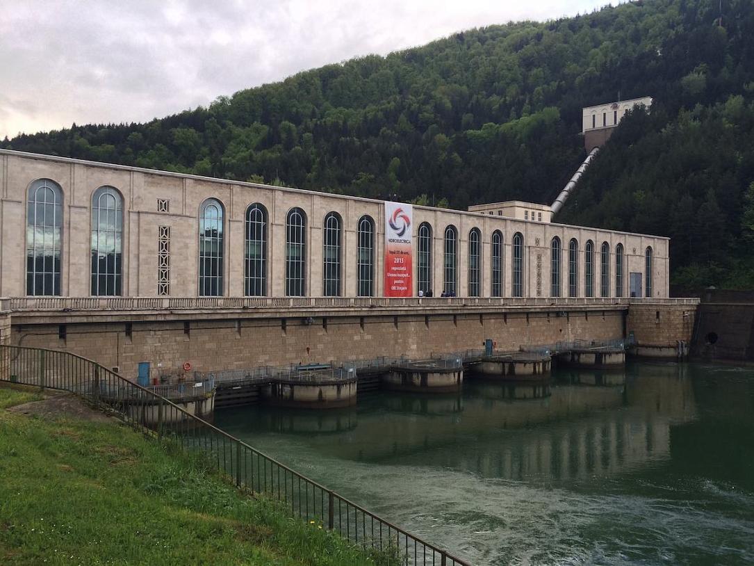 Acțiunile companiei românești Hidroelectrica au scăzut cu 2,55% după ce compania și-a revizuit în scădere previziunile de profit pentru 2024.