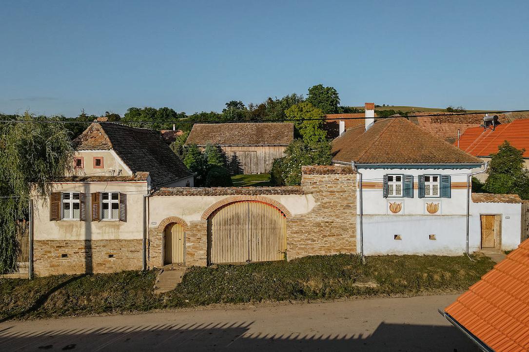 Casele tradiționale din apropierea celebrului sat Viscre din România sunt de vânzare cu mai puțin de 0,5 milioane de euro