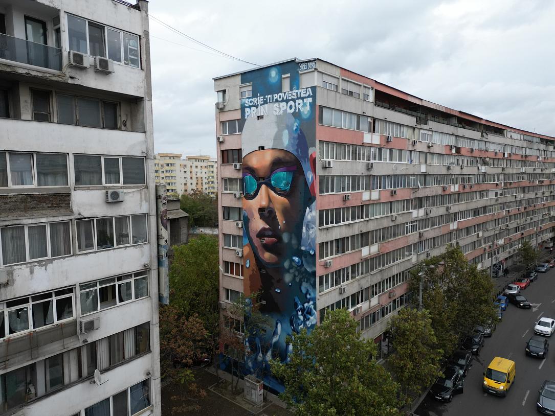 Outline StreetArt: O nouă pictură murală în București dedicată starului înotării David Popovici
