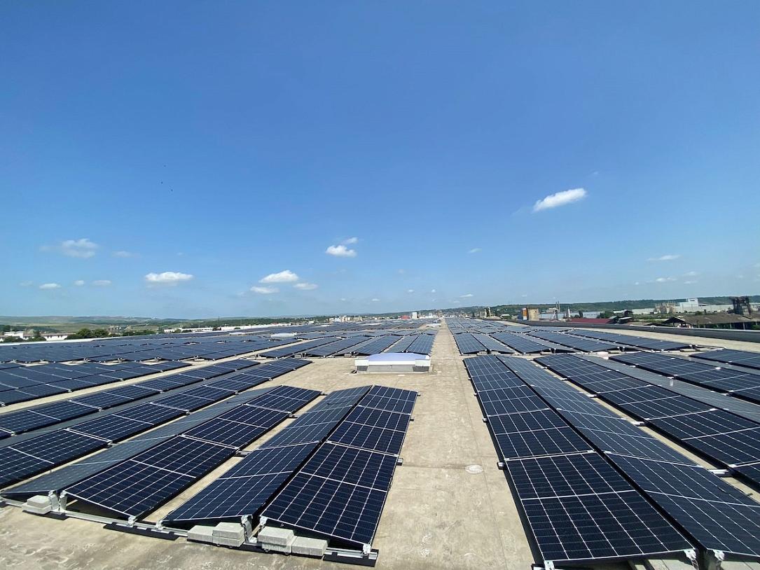 Simtel finalizează cea mai mare centrală fotovoltaică pe acoperiș din România