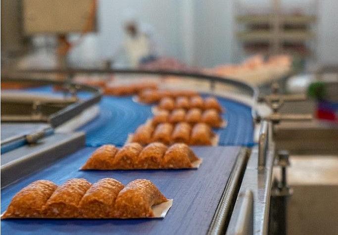 O companie românească lansează la New York marca „Litălăi” de cârnați tradiționali la grătar