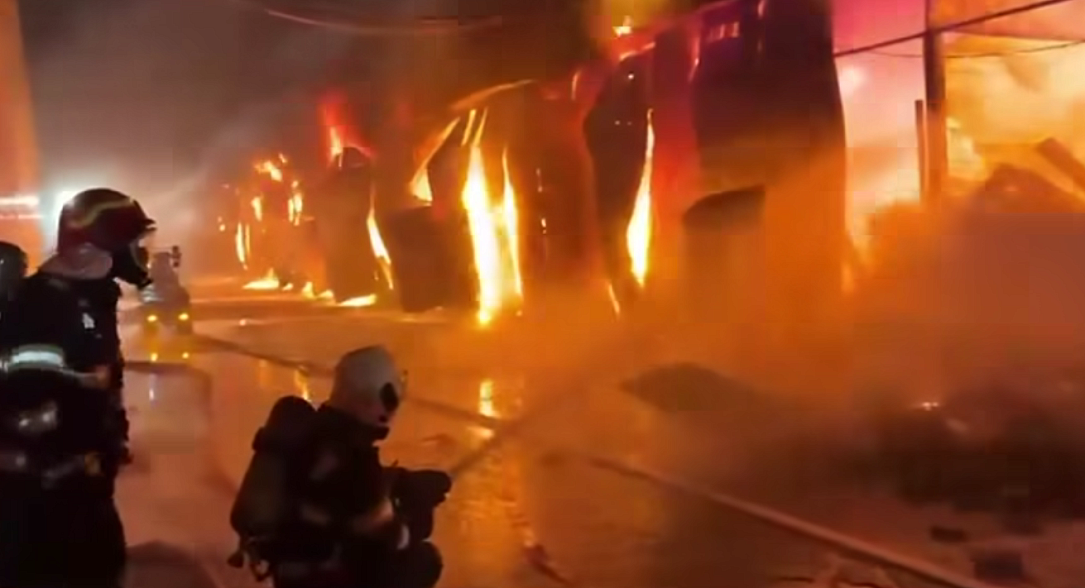 Fire burns through nearly 4,000 sqm at Dragonul Roșu Complex near Bucharest