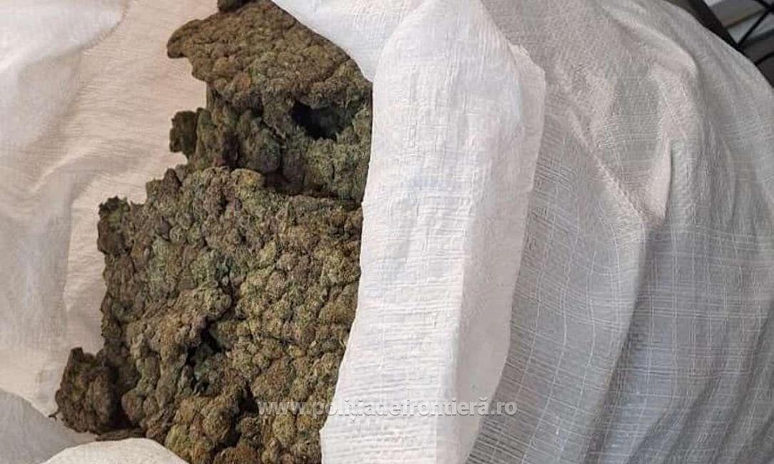 22 kg of cannabis found in passenger’s luggage at Bucharest airport