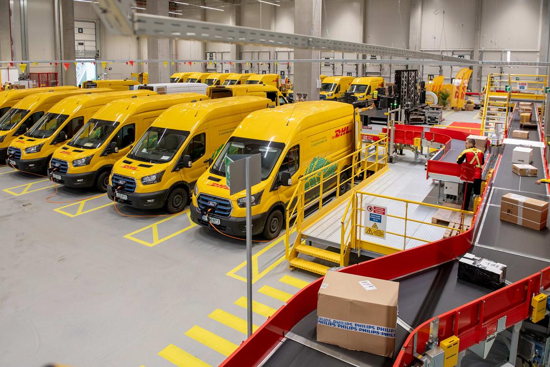 Courier company DHL opens EUR 5 mln carbon-neutral logistics center in Romania