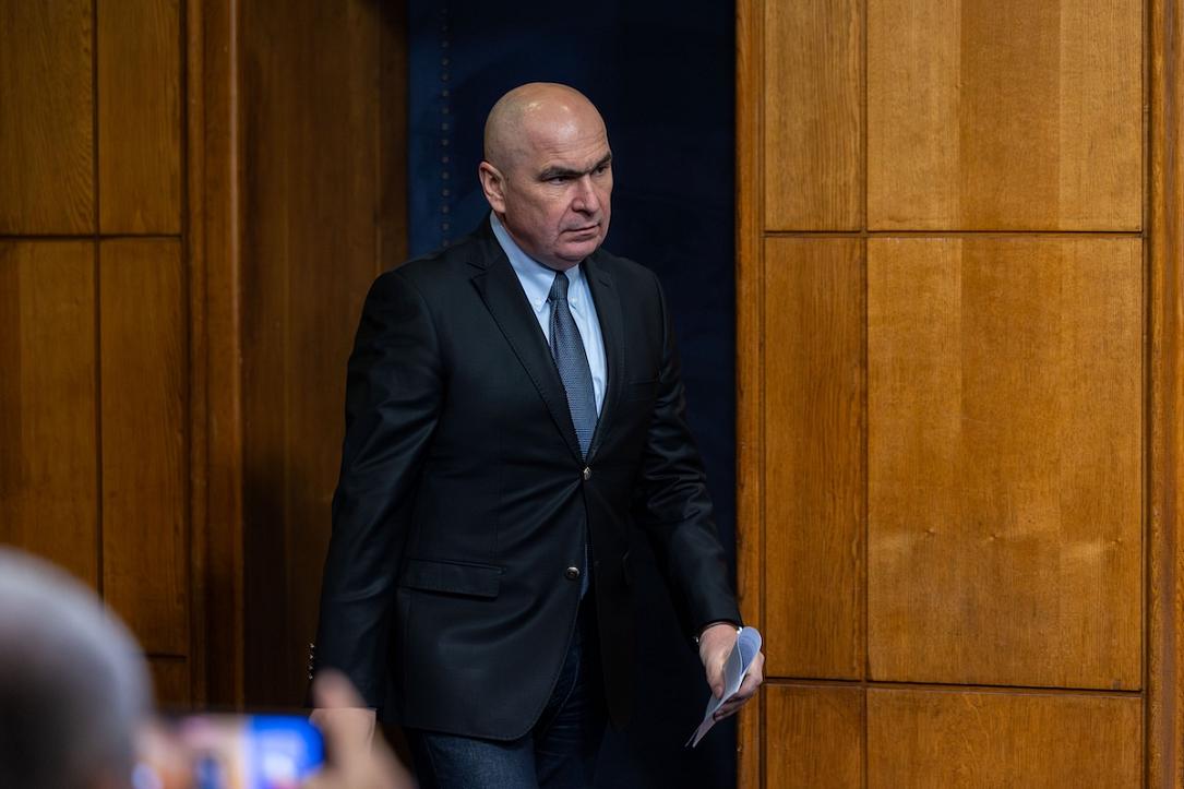 Romanian PM Ilie Bolojan challenges Social Democrats to join far-right AUR amid coalition tensions