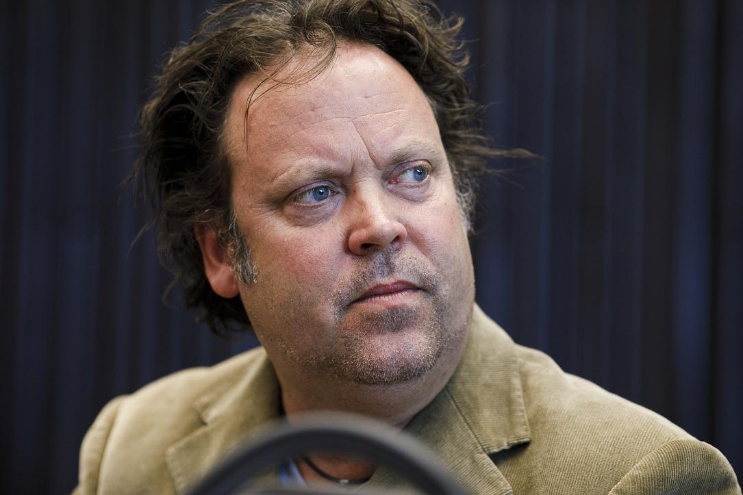 British journalist Charlie Ottley receives Romanian citizenship