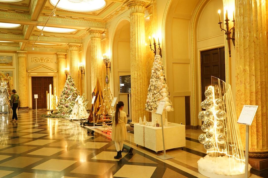 EUR 10 mln raised and counting: Romania’s Christmas tree charity auction marks 25th edition this December