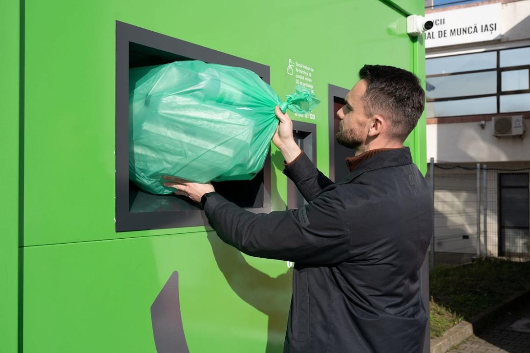 Young Romanian develops system allowing bag-based return of recyclable packaging
