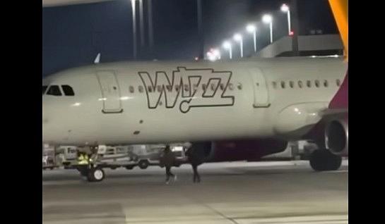 Two Romanians detained in Germany after running after plane at Cologne airport