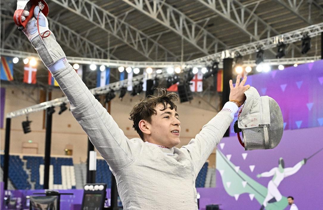 Romanian saber fencer Vlad Covaliu named world’s best in junior category for second year