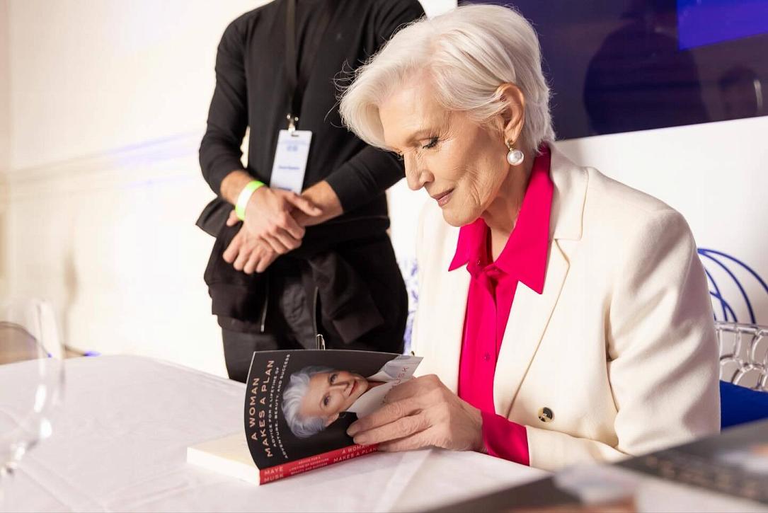 Elon Musk's mother praisingly shares images of the Christmas Market in Romania's Craiova