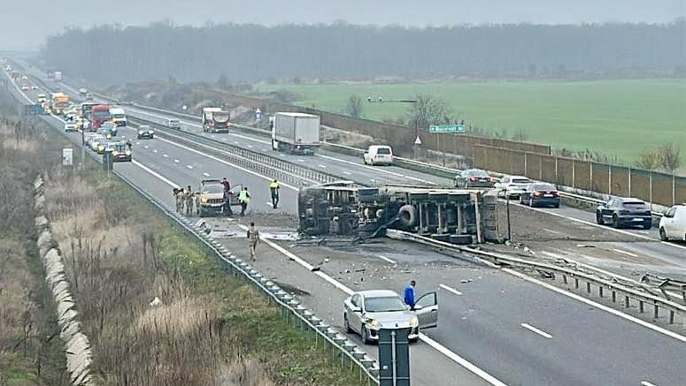 French soldiers save truck driver after serious accident on Romania’s A3 motorway