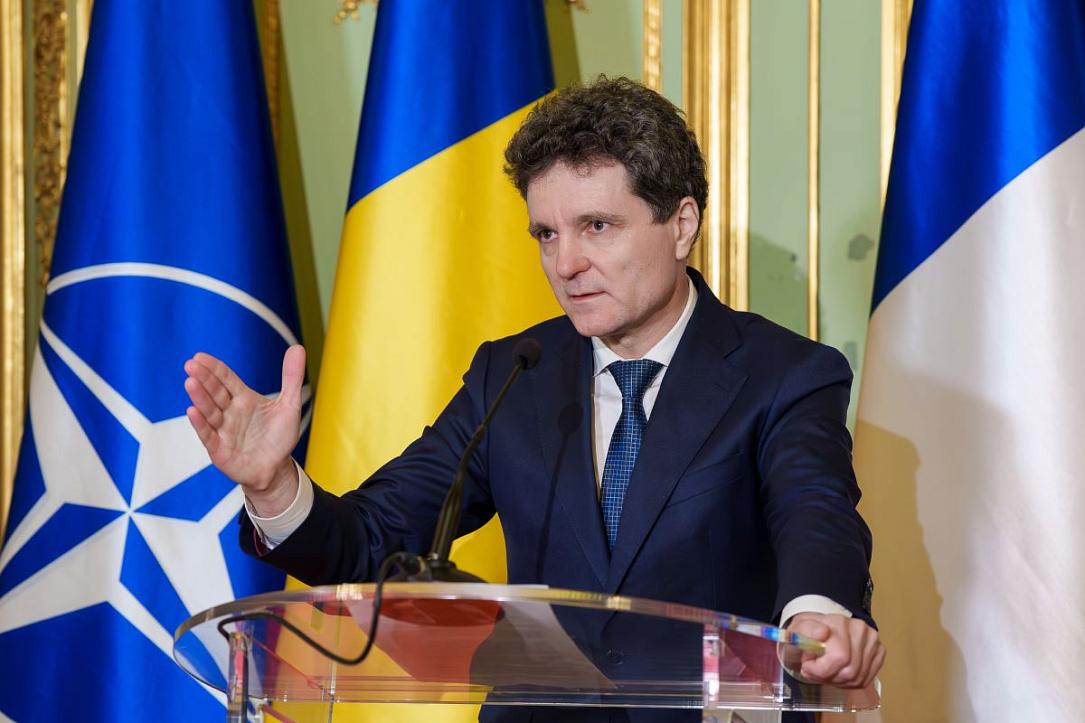 President Dan argues for gradual change in Romania and acts accordingly