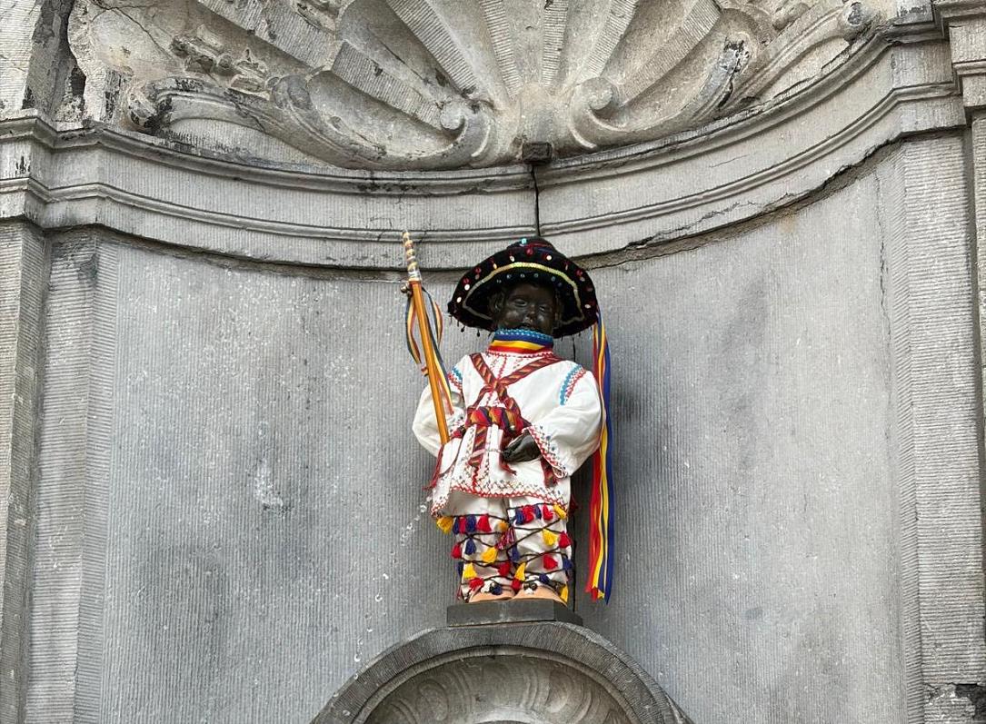 Brussels’ famous Manneken Pis statue marks Romanian Traditional Costume Day