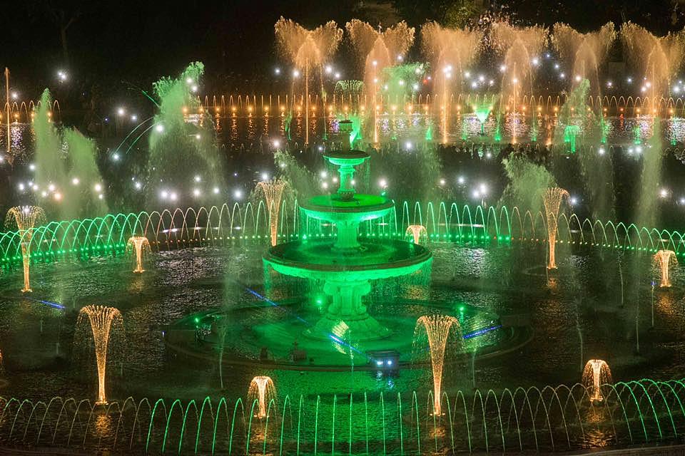 Fântânile urbane unice din București își vor relua spectacolele de apă și lumină în această vară