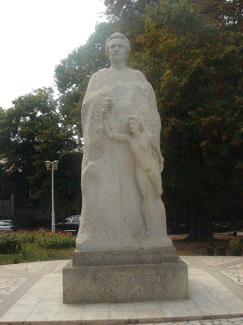 Statuia celebrului poet roman a fost vandalizată de zeci de ori