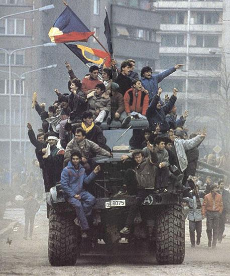 Most Romanians feel they don't know the truth about the 1989 Revolution | Romania Insider